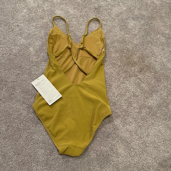 Lululemon one piece bathing suit - Picture 5 of 5